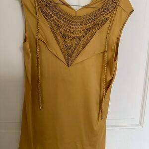 Elie Tahari silk blouse in XS - like new